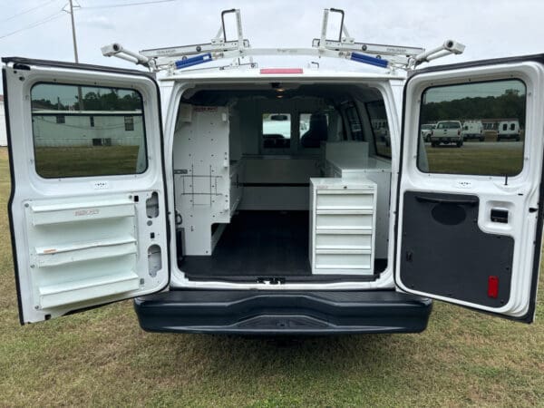 2014 Ford Econoline E-350 Super Duty Cargo Van