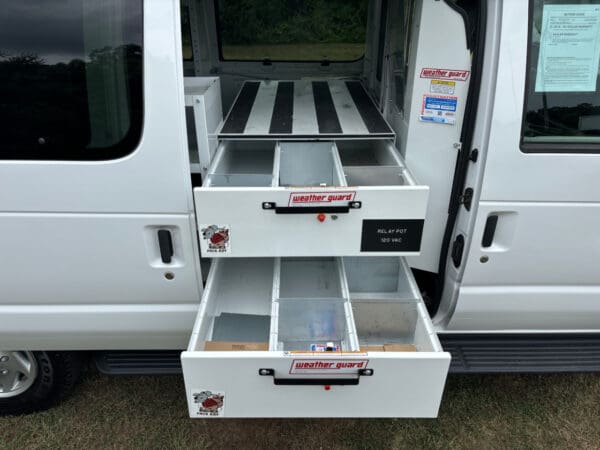 2014 Ford Econoline E-350 Super Duty Cargo Van