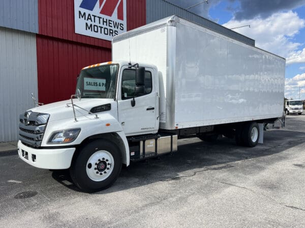 2024 Hino L6 wiht 26' Dry box & Dhollandia Liftgate