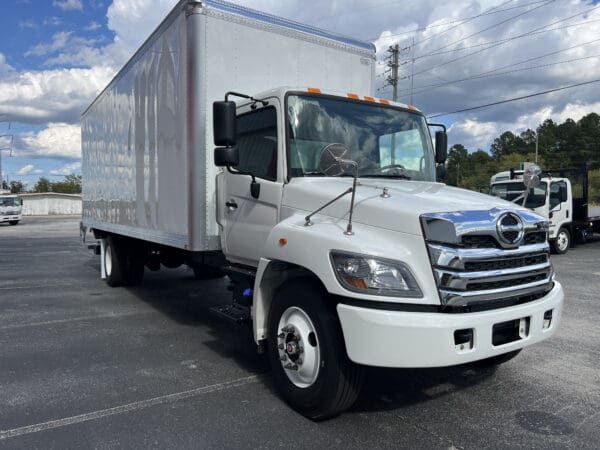 2024 Hino L6 wiht 26' Dry box & Dhollandia Liftgate