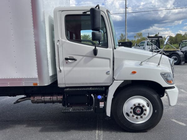 2024 Hino L6 wiht 26' Dry box & Dhollandia Liftgate