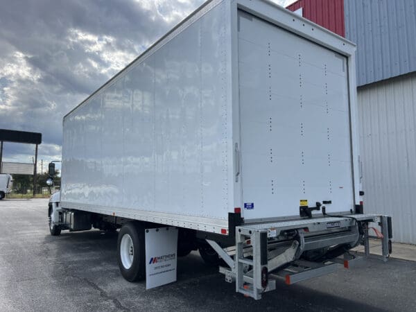 2024 Hino L6 wiht 26' Dry box & Dhollandia Liftgate