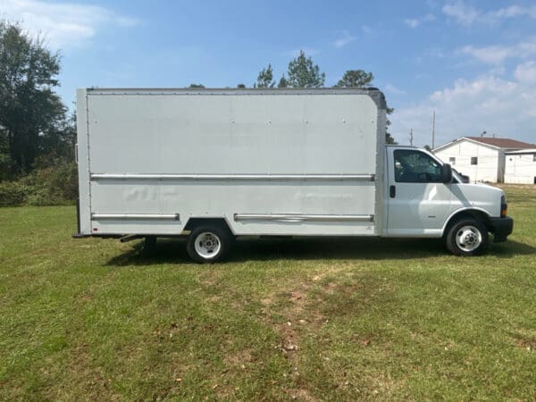 2019 GMC Savana 3500 Cutaway Van / Delivery Truck