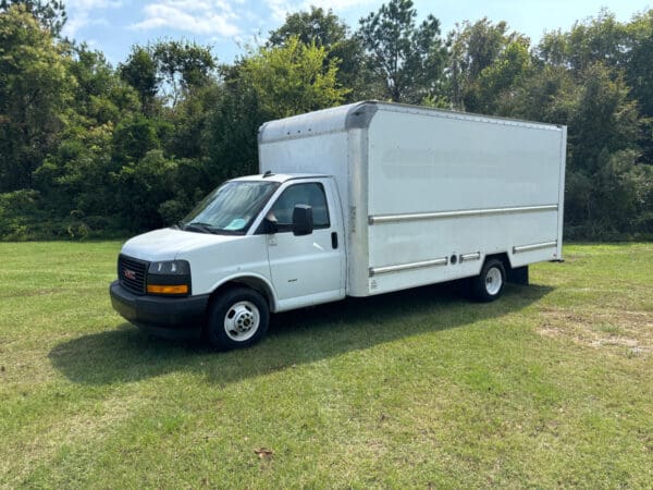 2019 GMC Savana 3500 Cutaway Van / Delivery Truck