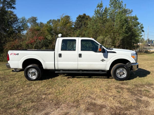 2015 Ford F-350 Super Duty SRW 4WD Crew Cab Pickup Truck