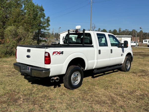 2015 Ford F-350 Super Duty SRW 4WD Crew Cab Pickup Truck