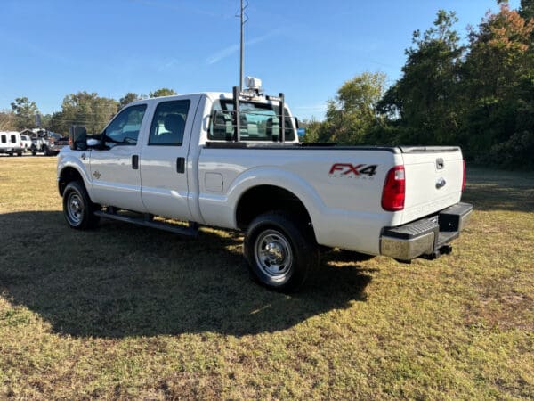 2015 Ford F-350 Super Duty SRW 4WD Crew Cab Pickup Truck