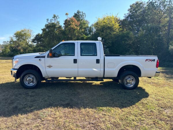 2015 Ford F-350 Super Duty SRW 4WD Crew Cab Pickup Truck