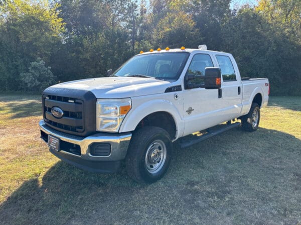 2015 Ford F-350 Super Duty SRW 4WD Crew Cab Pickup Truck