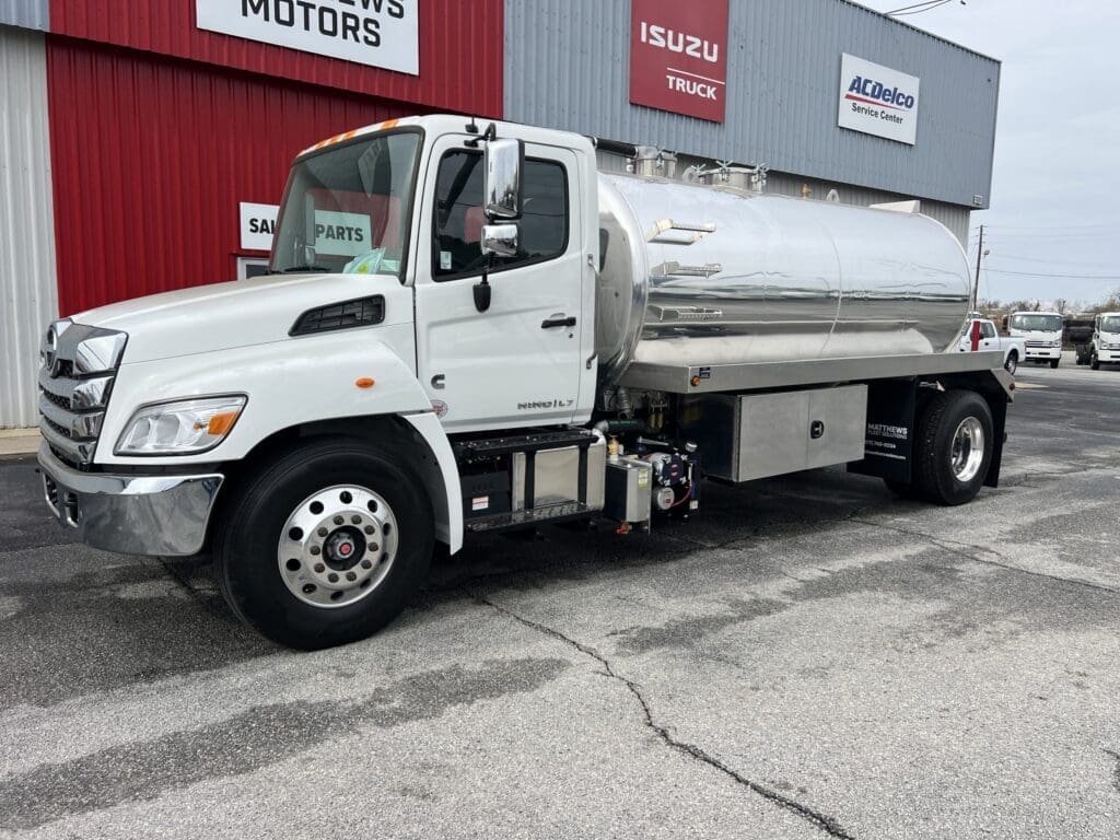 2025 Hino L7 - 2500 Gal Round Septic Tank