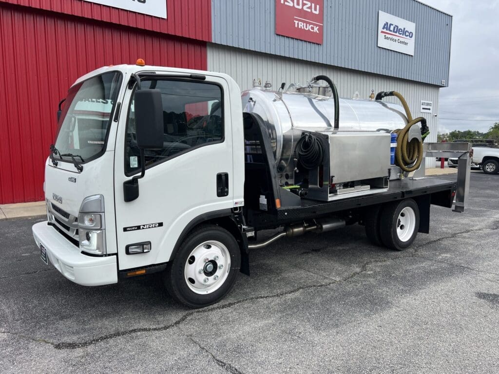 2025 Isuzu NRR Gas