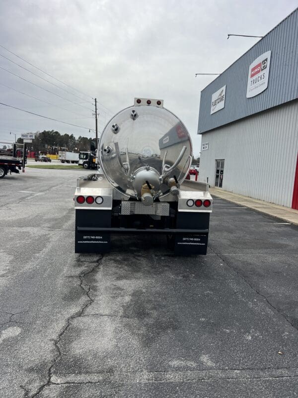 2025 Hino L7 with 2,500 Gallon Portable Restroom Vacuum Tank / Septic Tank