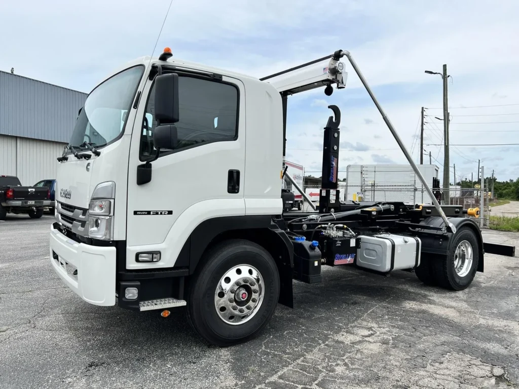 N2875 - 2025 Isuzu FTR with Slider 20_01