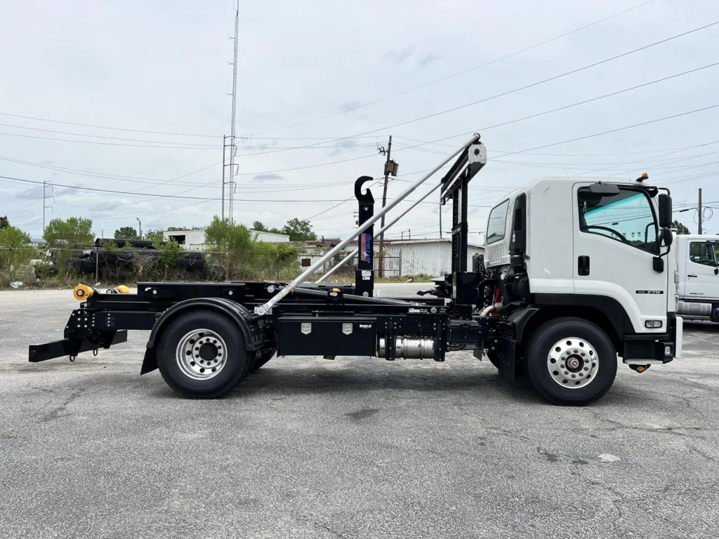 N2875 - 2025 Isuzu FTR with Slider 20_01