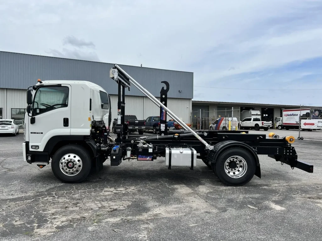 N2875 - 2025 Isuzu FTR with Slider 20_01