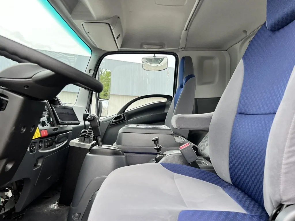 N2875 - 2025 Isuzu FTR with Slider 20_01