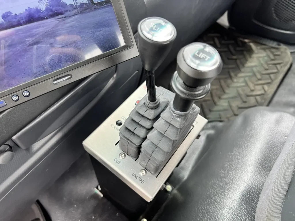 N2875 - 2025 Isuzu FTR with Slider 20_01