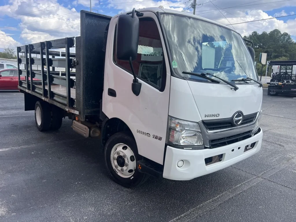 U1761 - 2018 Hino 155 with 14’ Flatbed Stake body_01